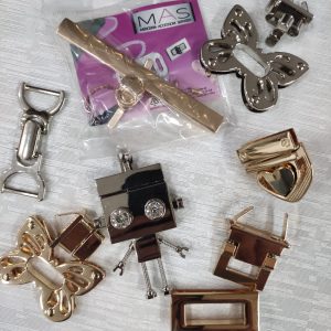 Chiusura a pulsante e girello